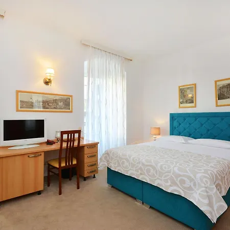 Готель Adriana 3*