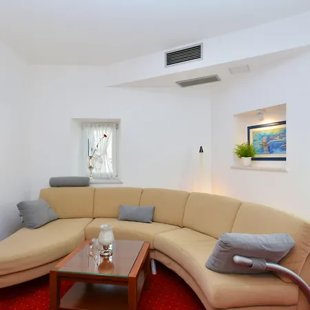 Готель Adriana