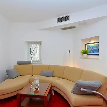 Adriana Hotel
