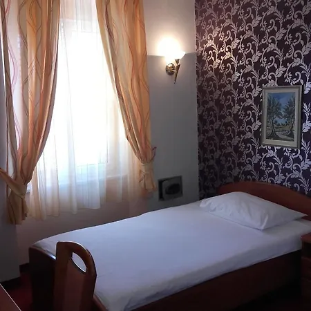 Готель Adriana