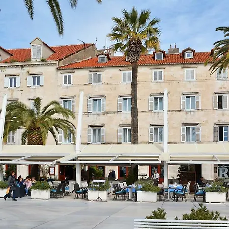 Hotel Adriana