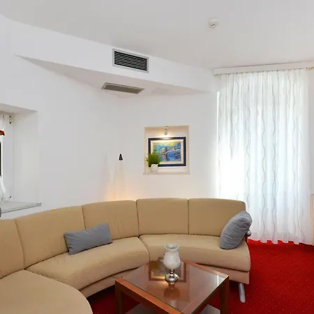 Готель Adriana