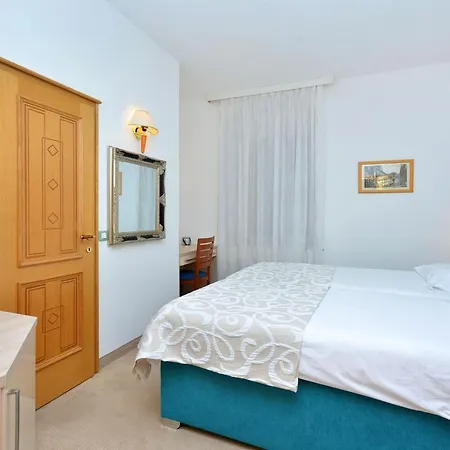 Ξενοδοχείο Adriana 3*